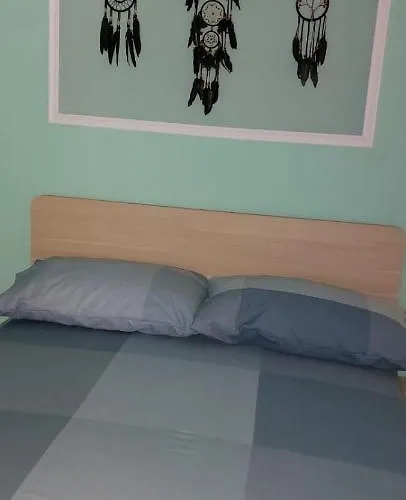 Mike's Bed & Breakfast 3*